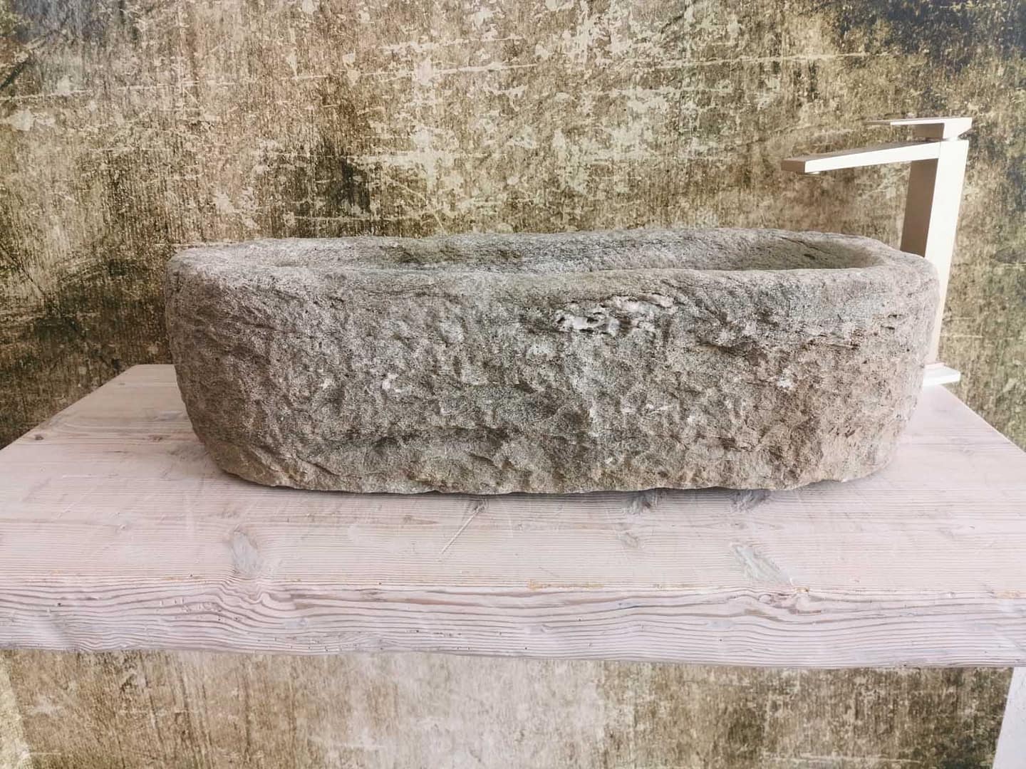 Antikes rohes Granit Außenwaschbecken