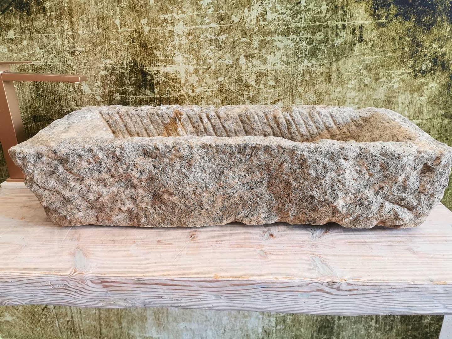 Antikes Aufsatzwaschbecken für außen