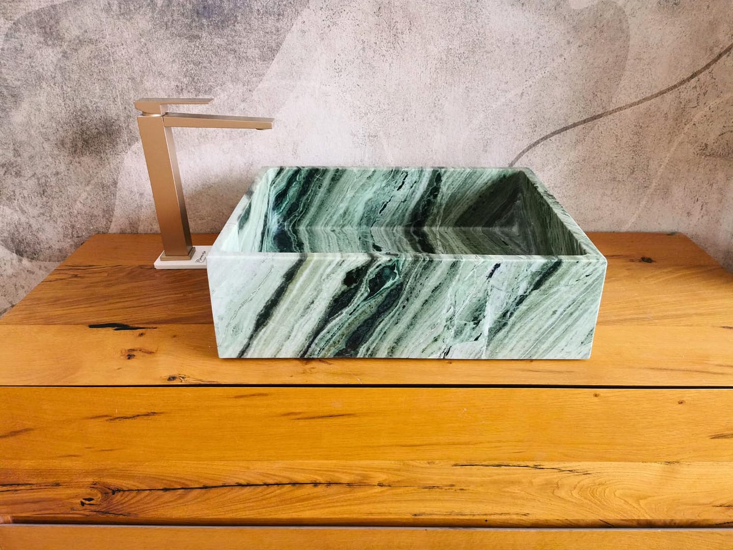 Design Aufsatzwaschbecken aus farbigem Marmor