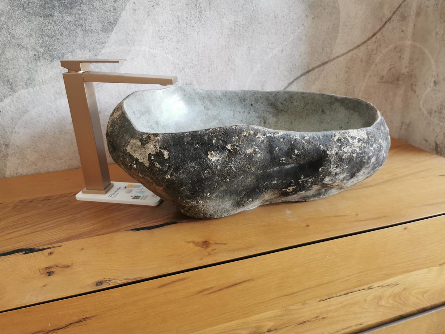 Längliches Aufsatzwaschbecken aus Naturstein 61x37x18–20 cm