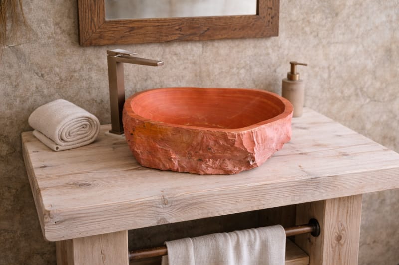 vasque à poser en marbre rouge brut