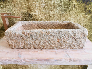lavabo rustico in granito