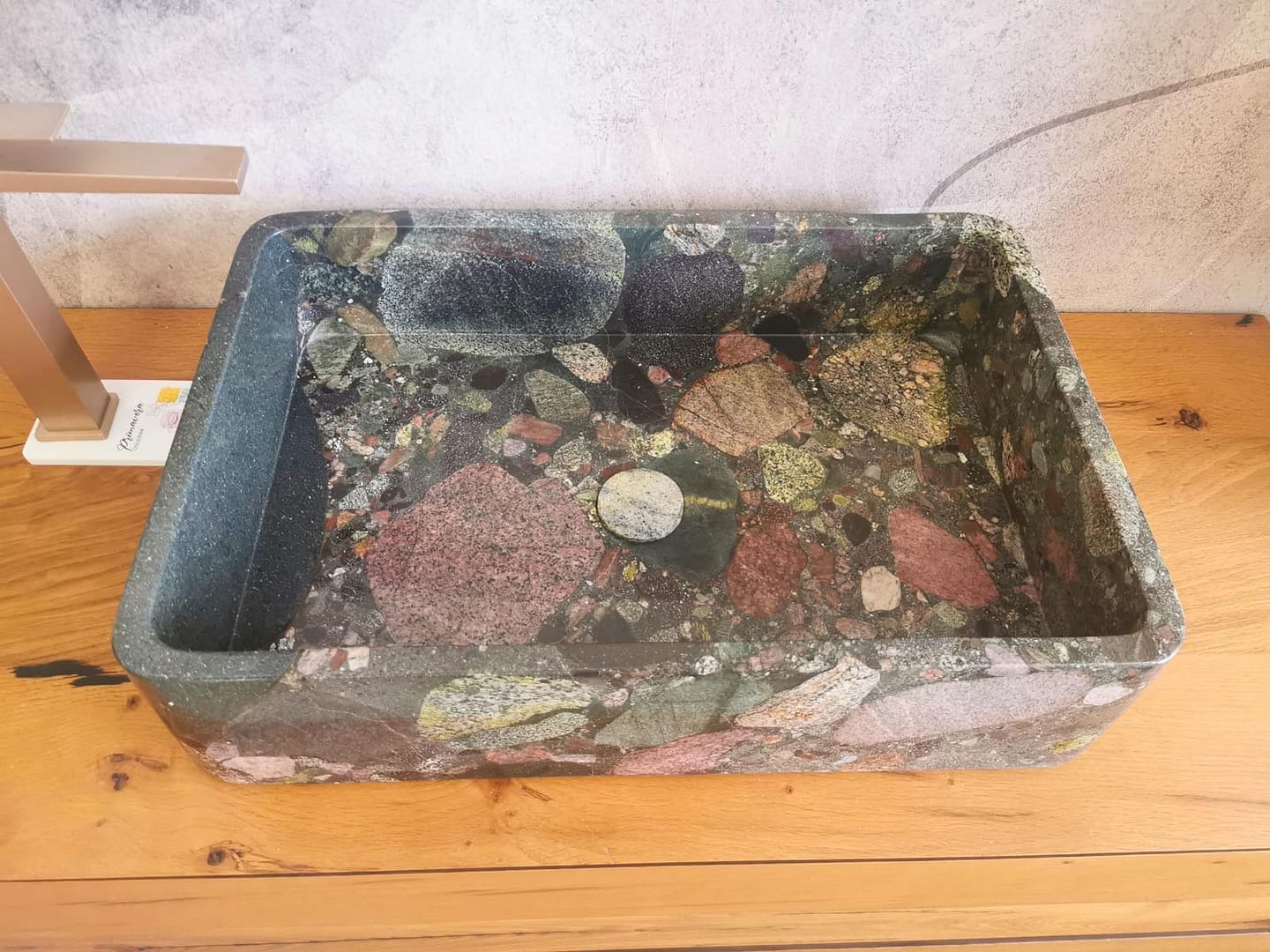 lavandino moderno colorato da appoggio