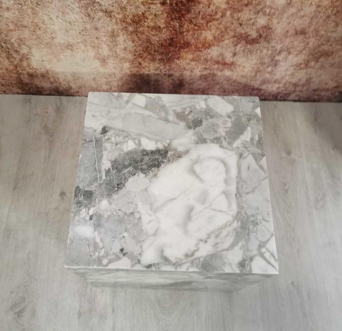 tavolino particolare in marmo