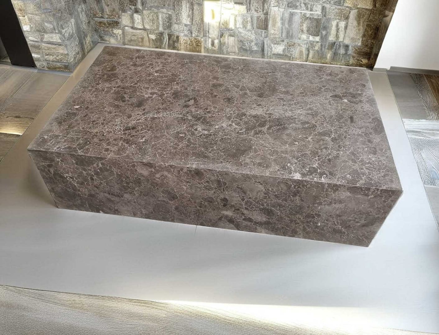 tavolino da caffè in marmo marrone