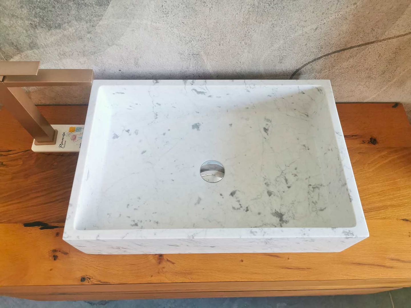 lavabo da appoggio in marmo di carrara
