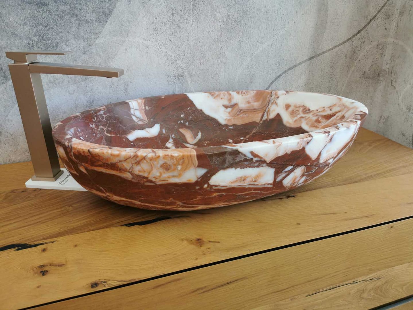 Lavabo in marmo rosso forma ovale contemporaneo 4