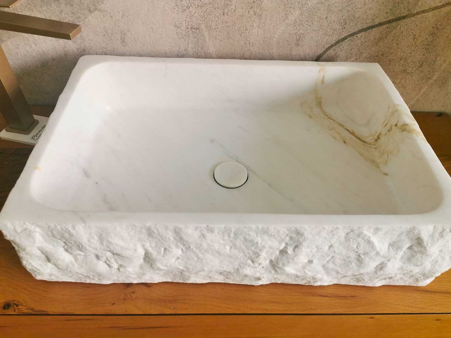 lavandino grezzo bianco in carrara