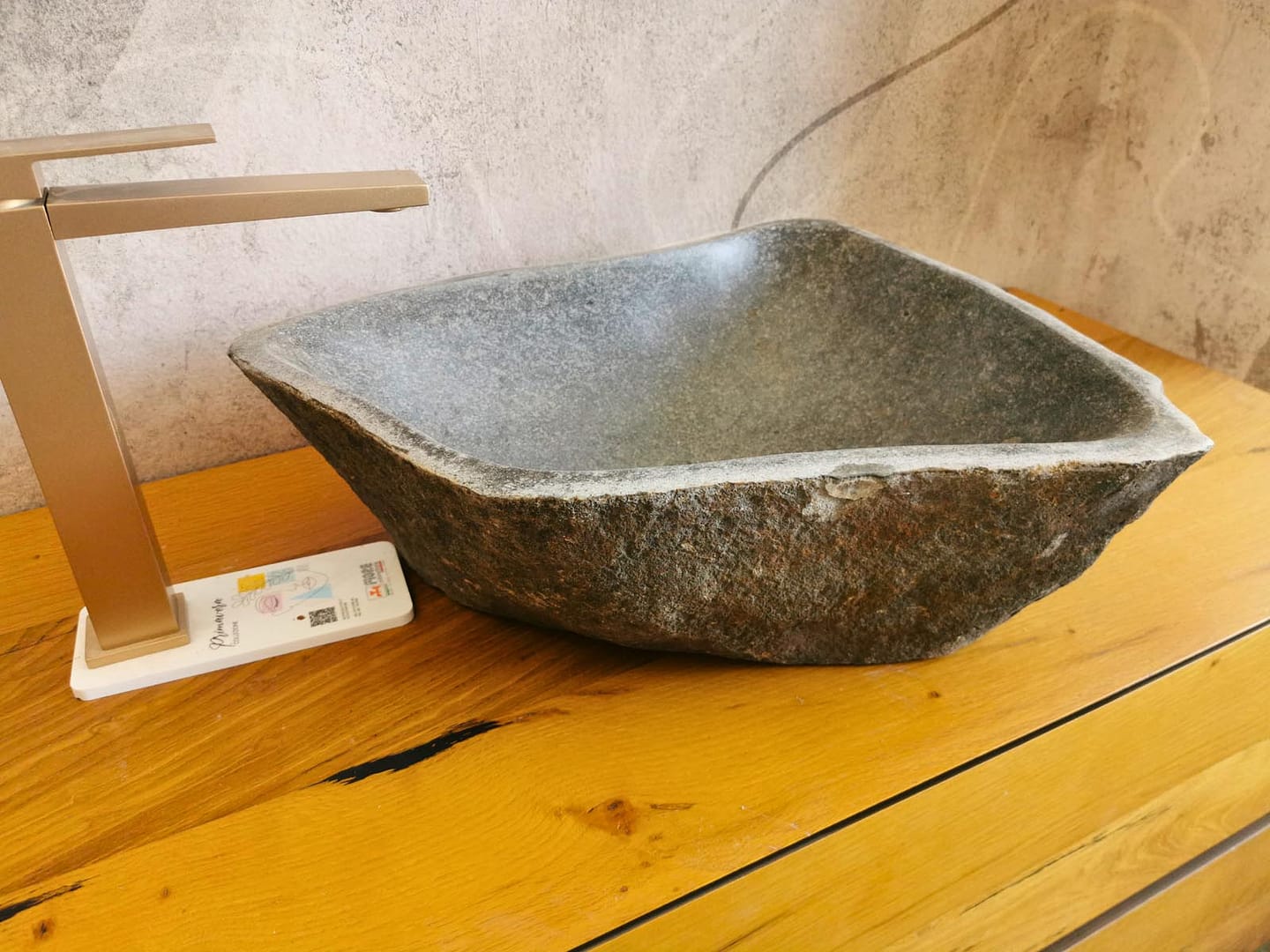 lavabo artigianale in pietra
