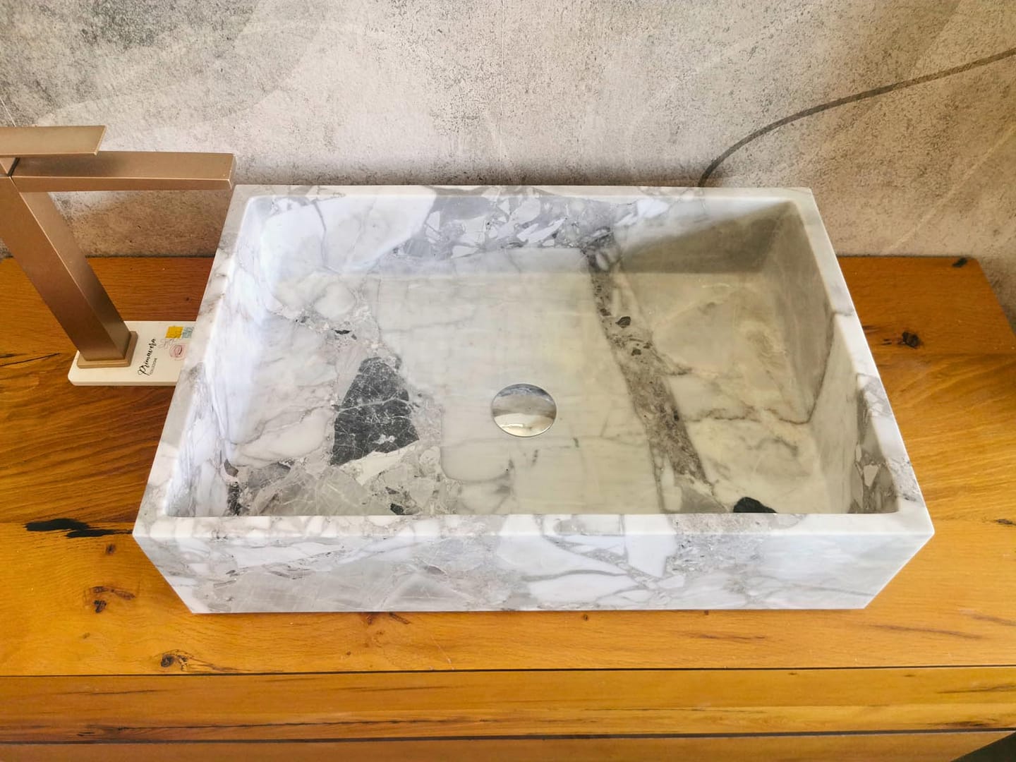 lavabo da appoggio grigio