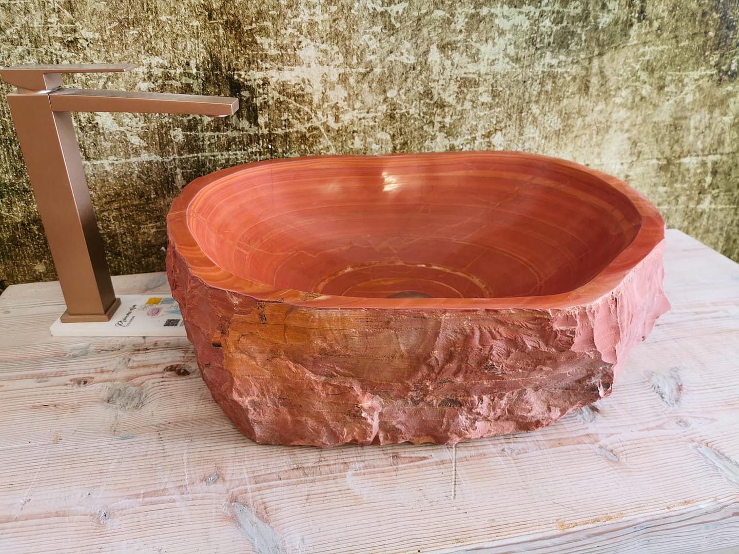 Lavabo in marmo grezzo con interno lucido