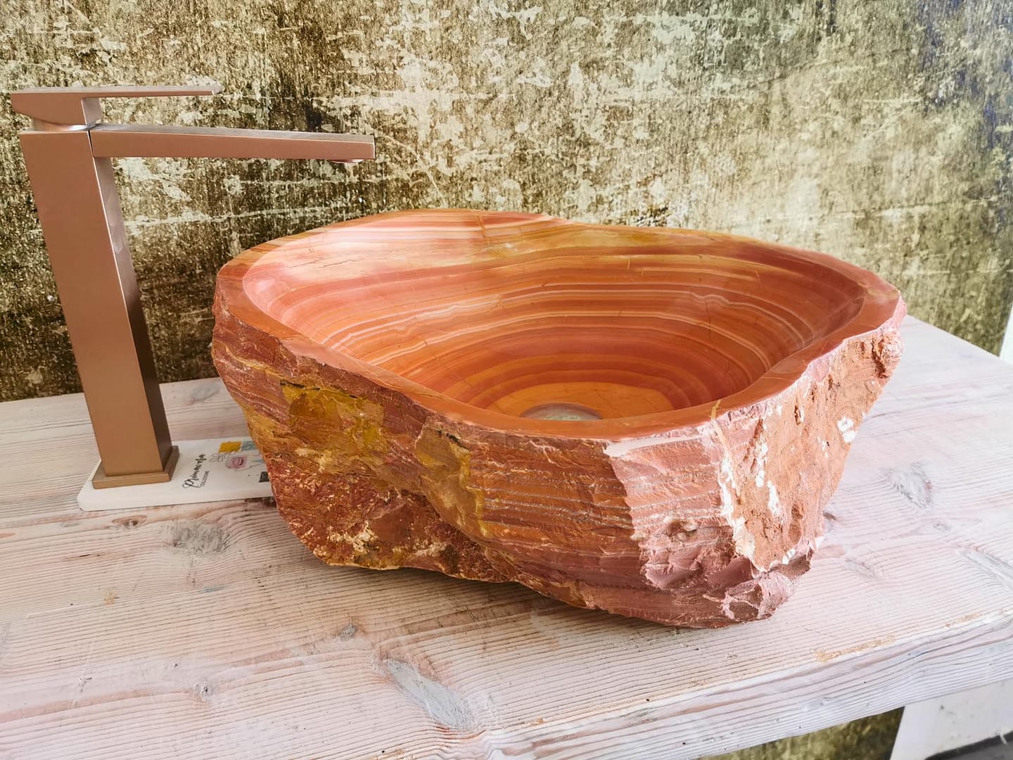 Lavabo in marmo grezzo per bagno rustico