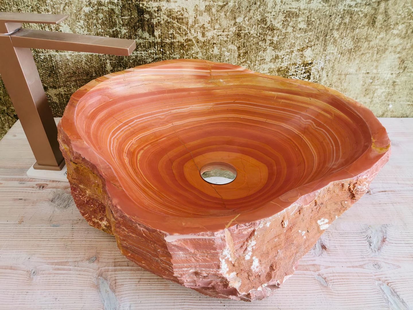 Lavabo in marmo grezzo rustico