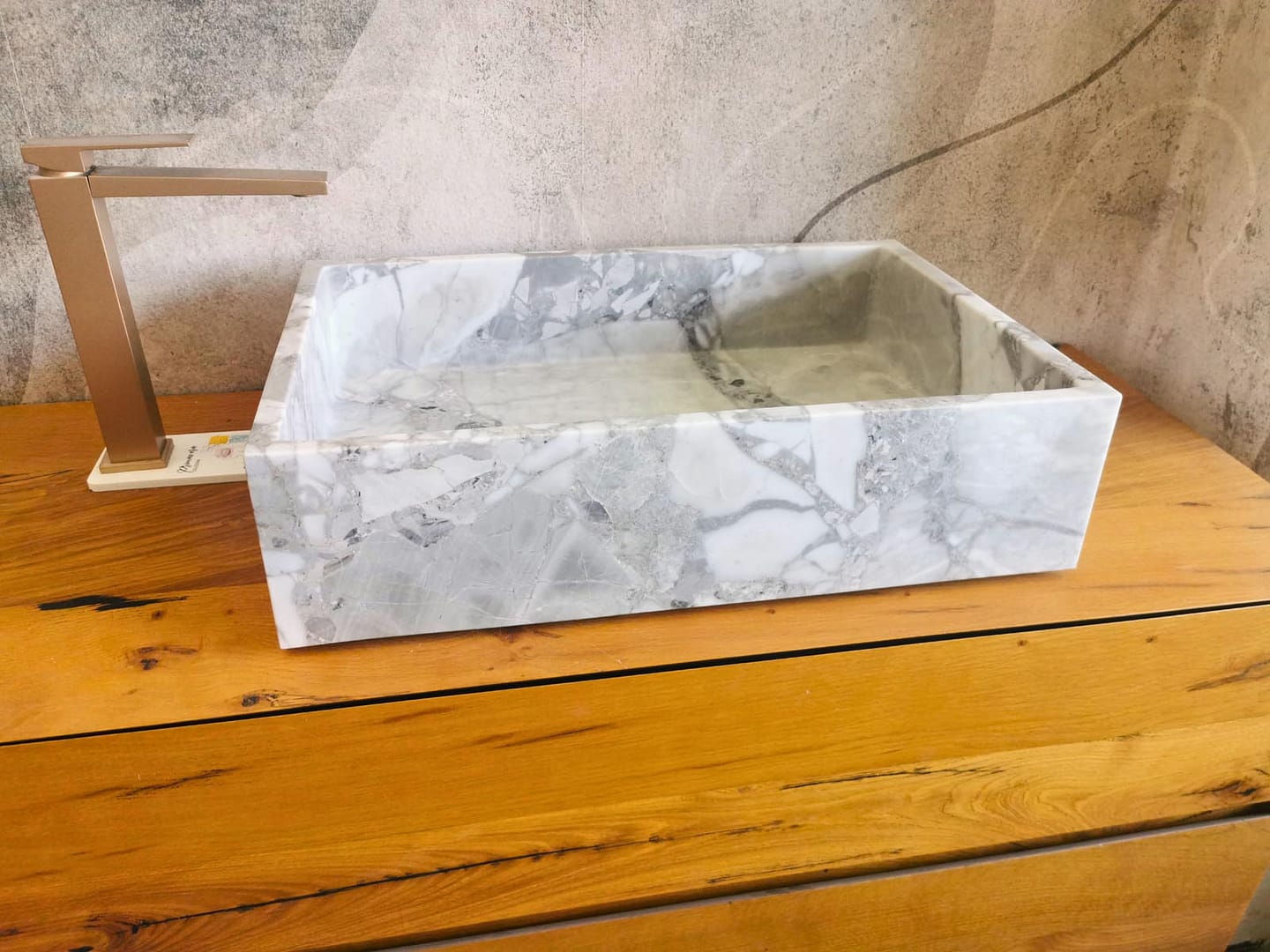 lavabo in marmo grigio per bagno