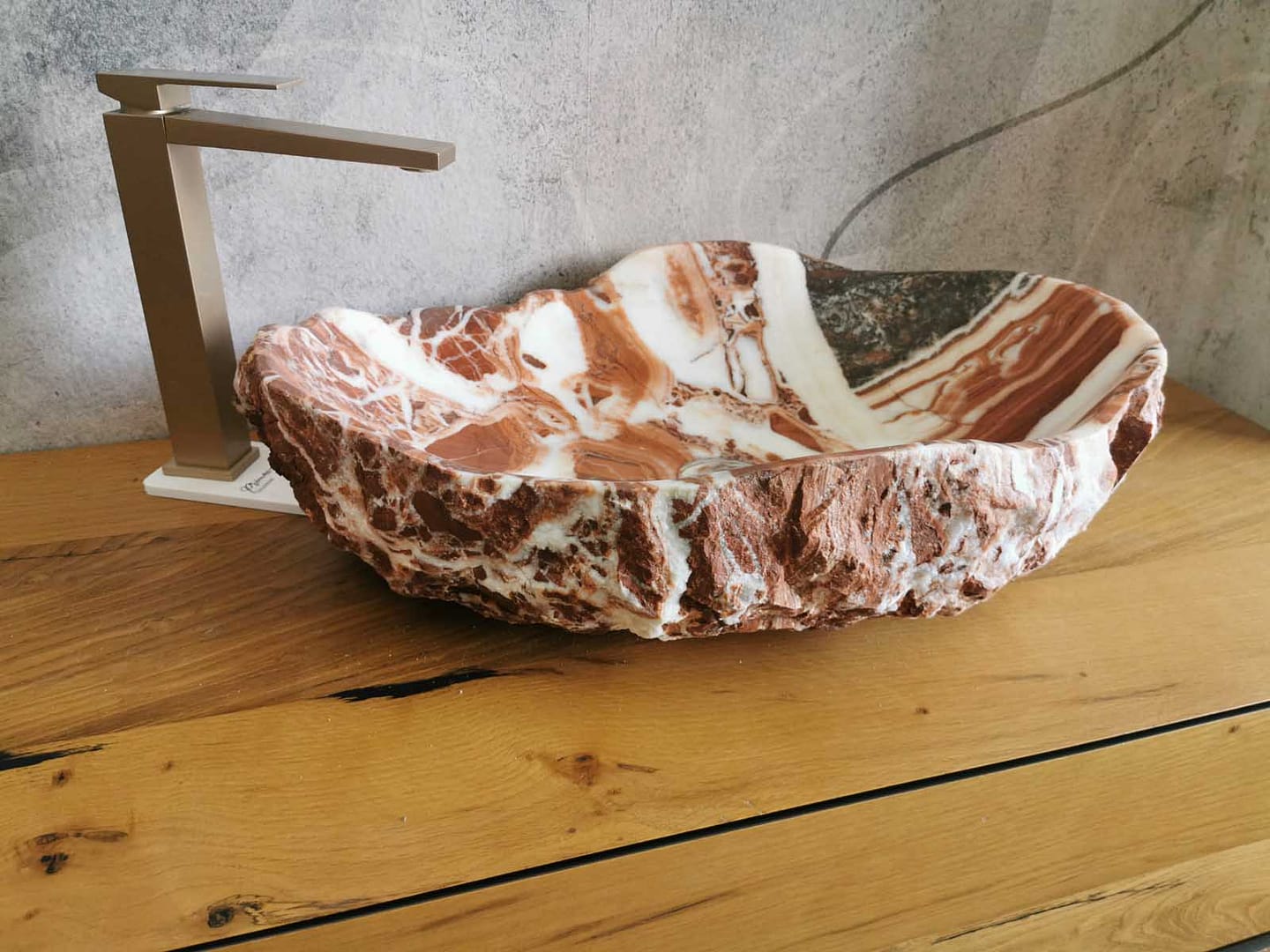 lavabo colorato rosso grezzo da appoggio