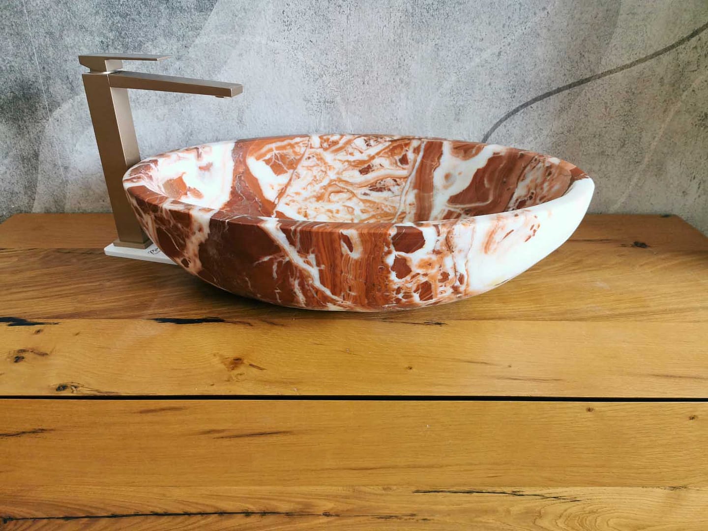 lavabo in marmo rosso