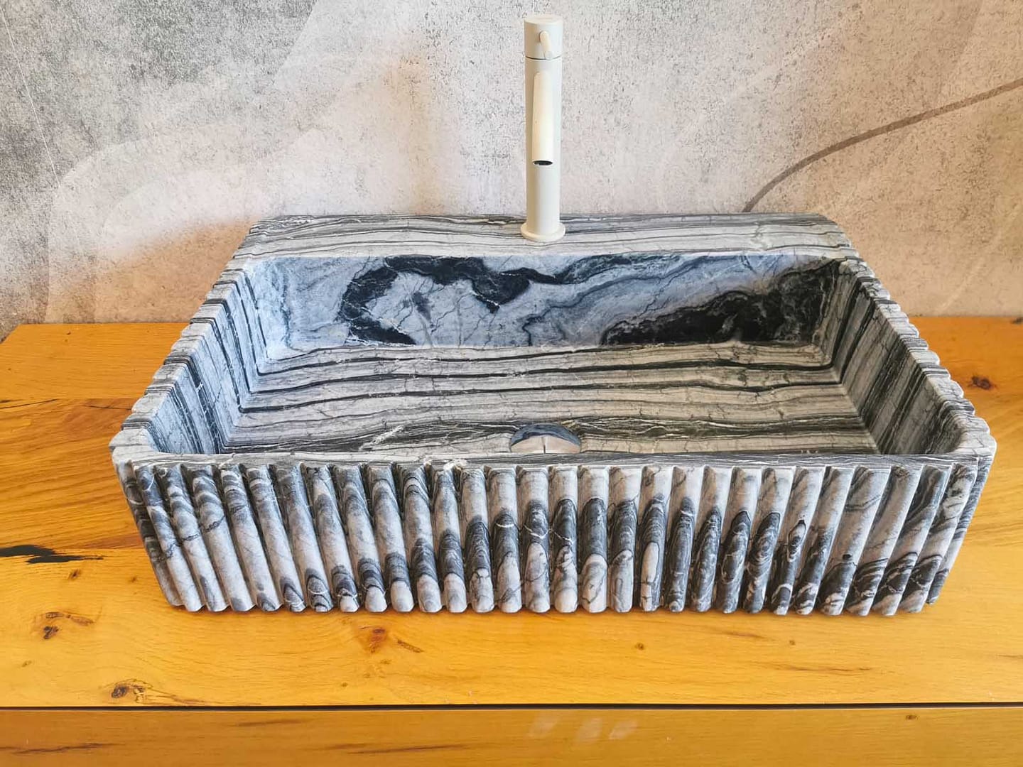 lavabo da appoggio in marmo lunar