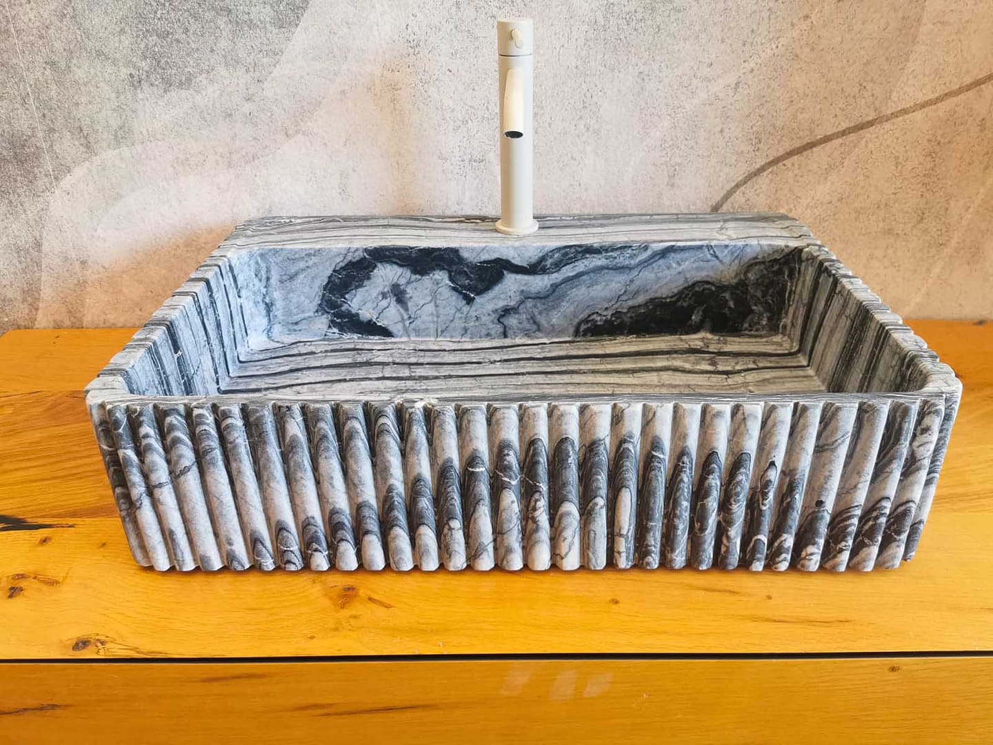 lavabo moderno in marmo lunar