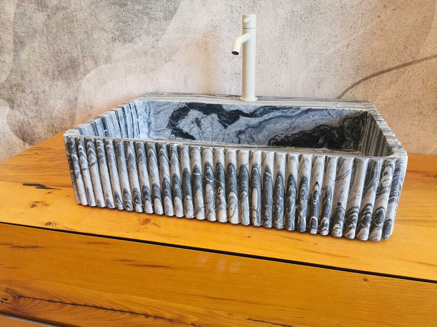 lavandino in marmo lunar