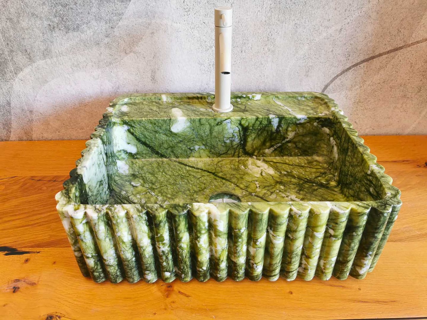 lavandino di design verde da appoggio
