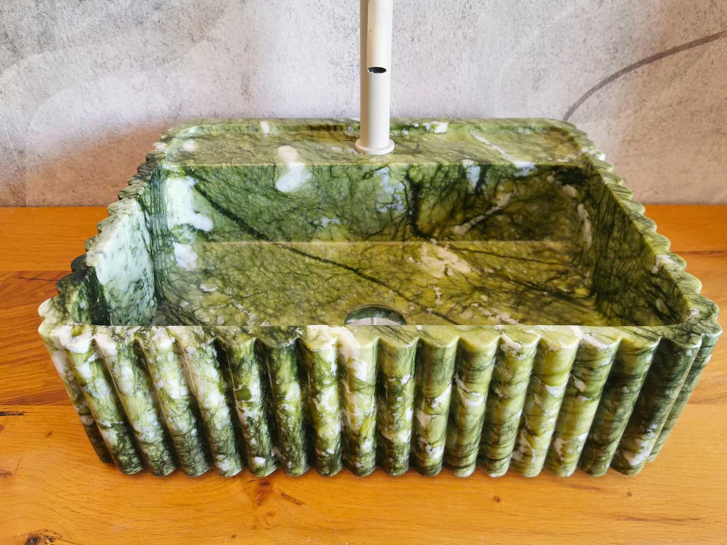 lavandino verde di design particolare
