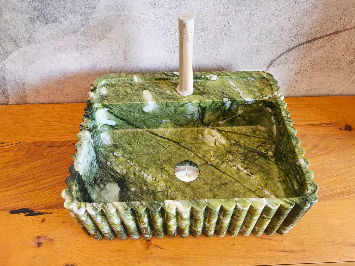 lavandino verde per bagno di design