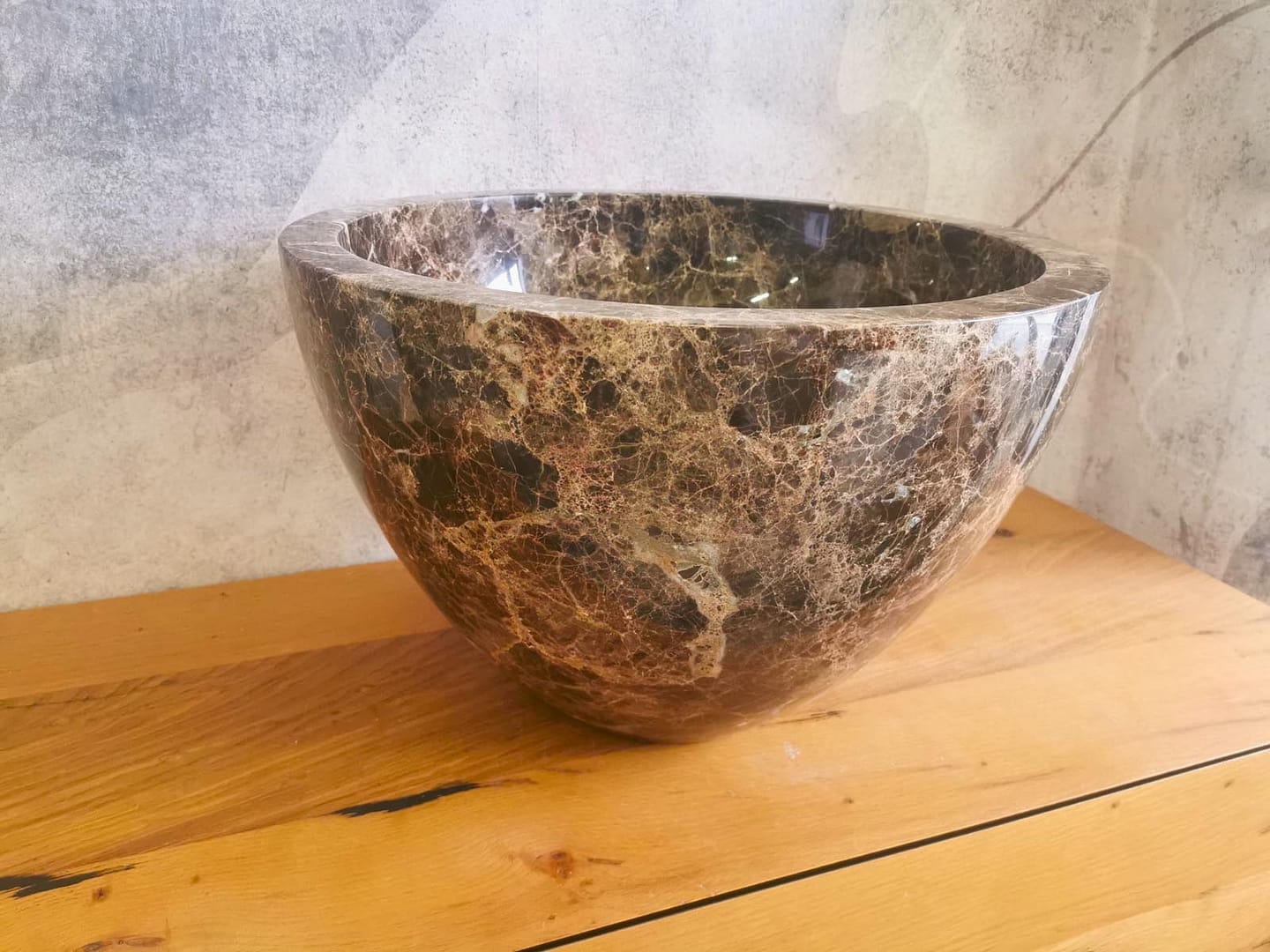 lavabo particolare di design in marmo