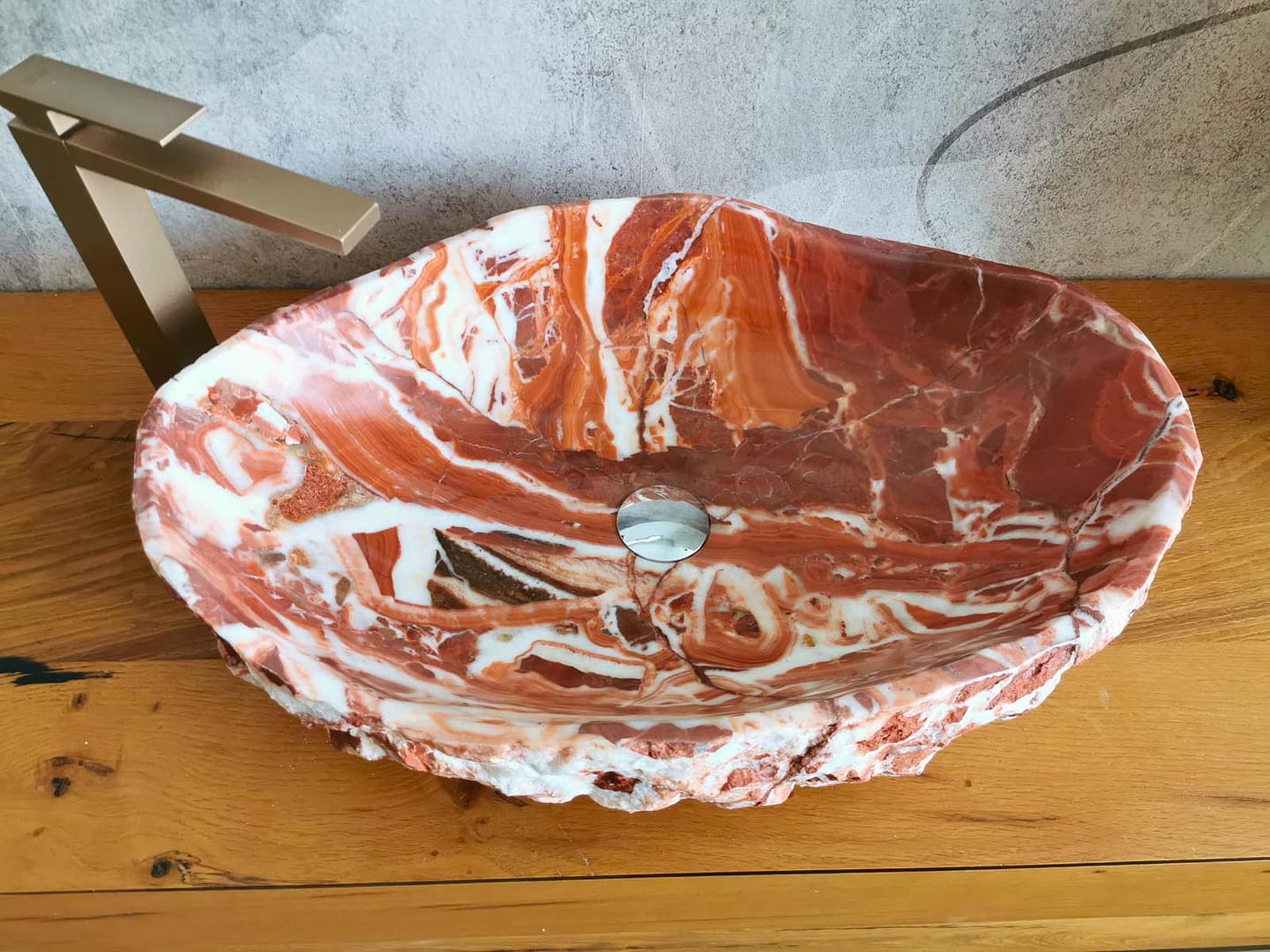 lavabo grezzo rosso