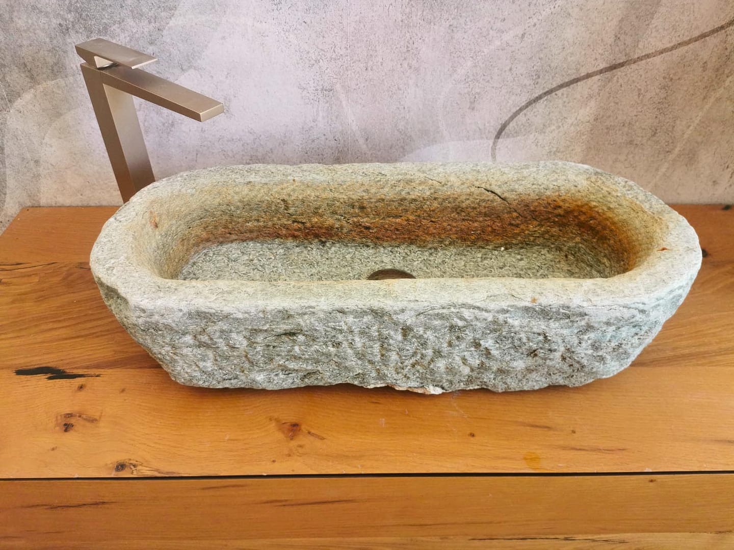 lavabo anticato in granito per esterno