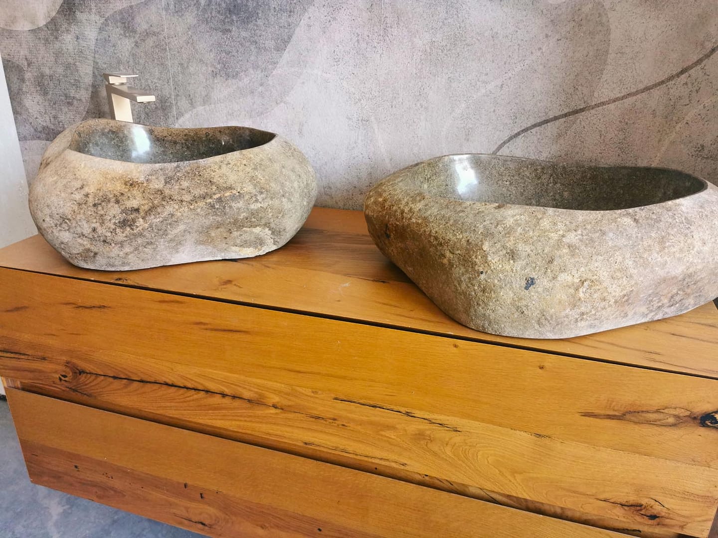 lavandini in pietra grezzi