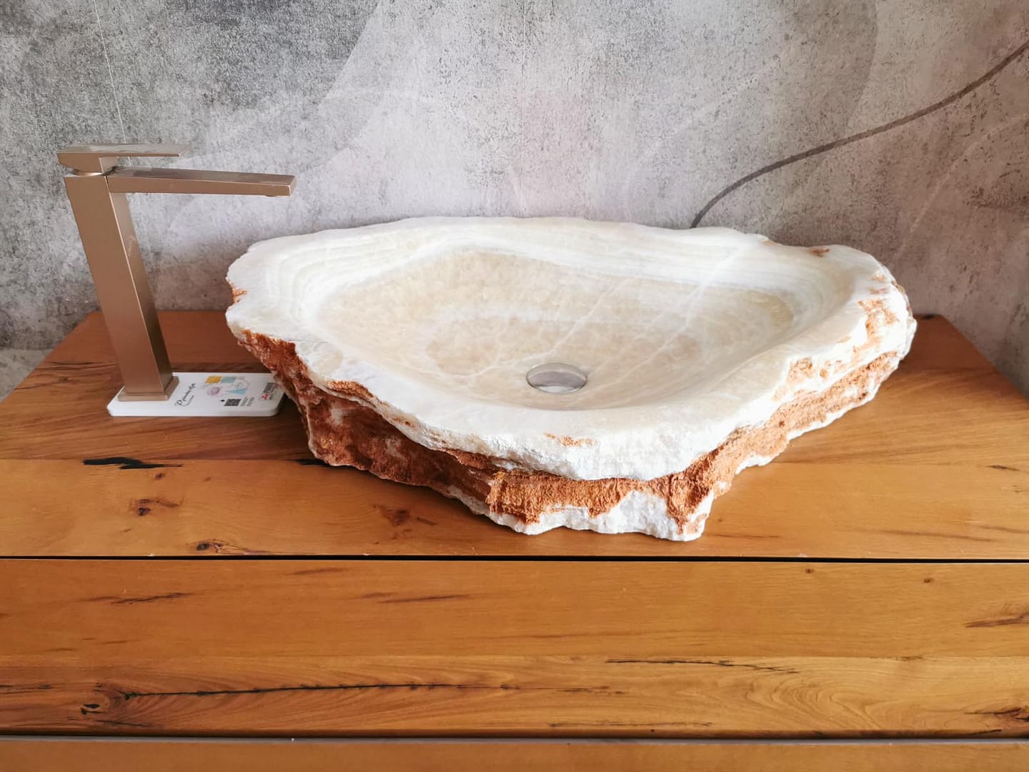 lavabo di design giallo