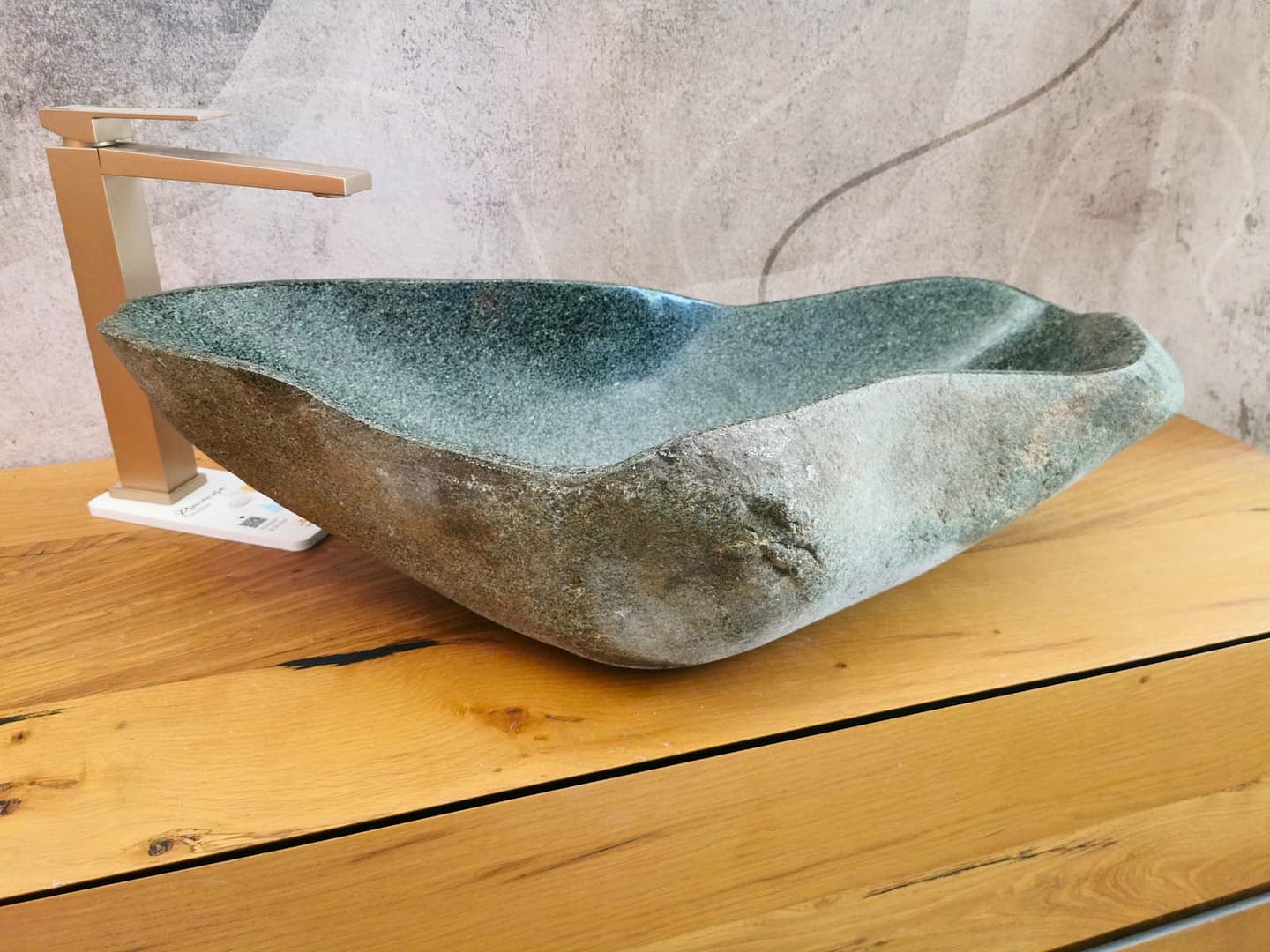 lavabo verde acqua forma naturale