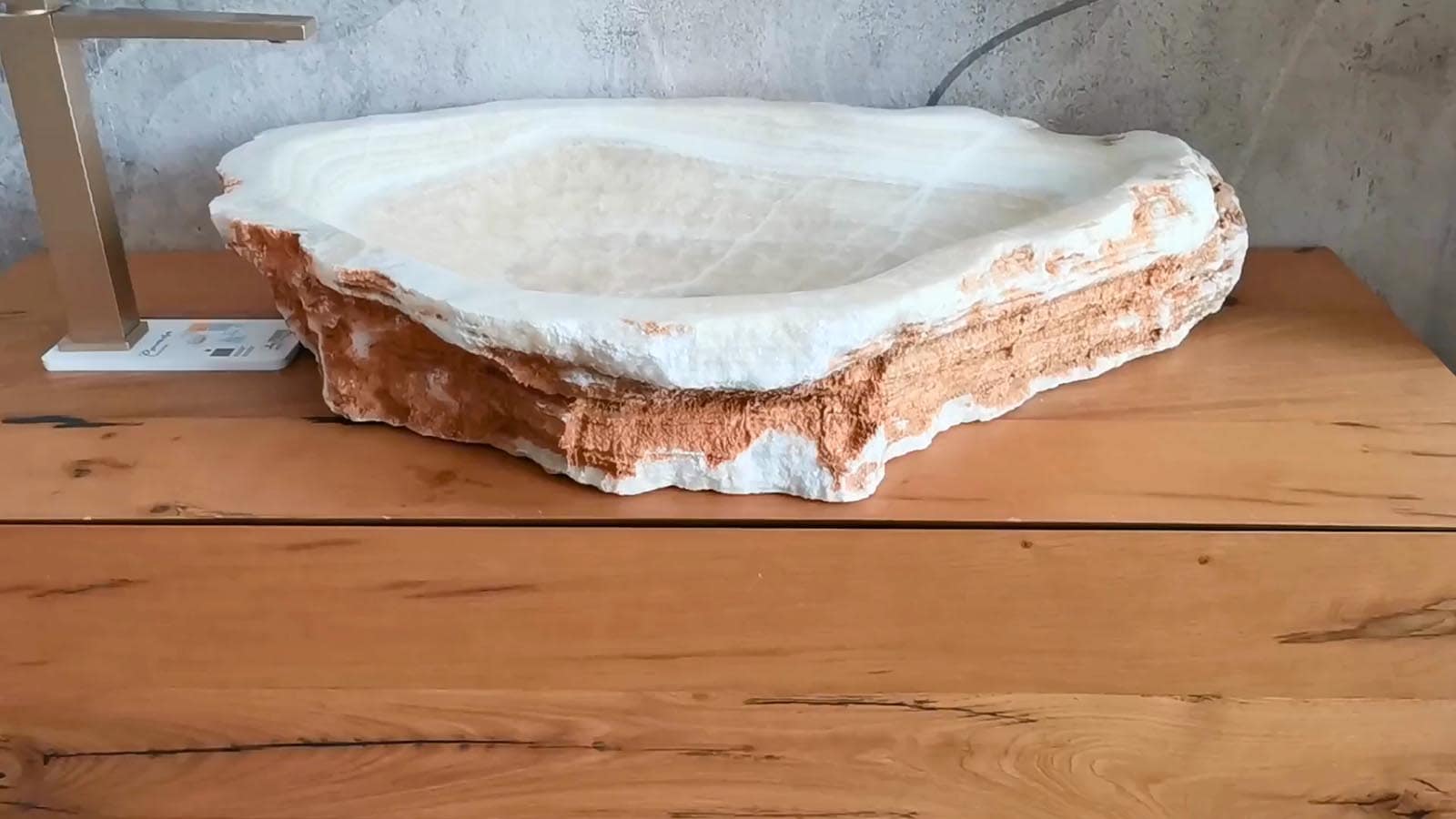 lavabo da appoggio in marmo rosso rustico