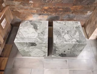 comodino in marmo