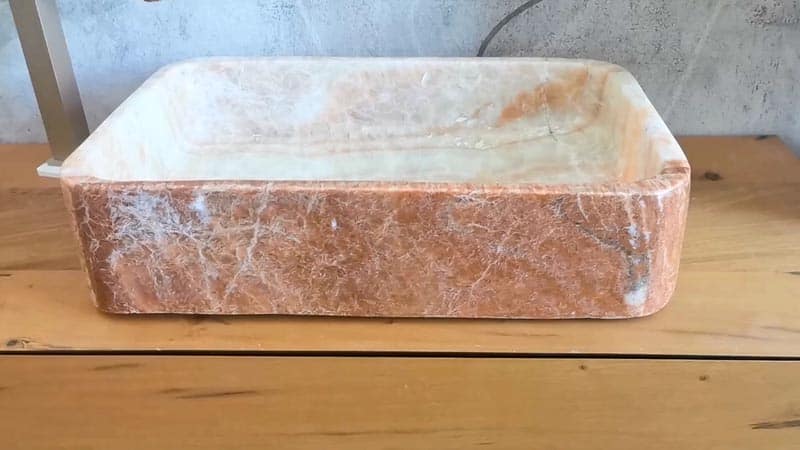 lavabo da appoggio rosso e giallo