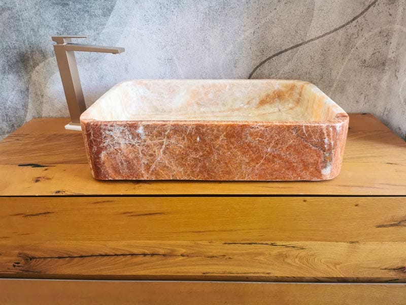 lavabo moderno in marmo rosso e giallo