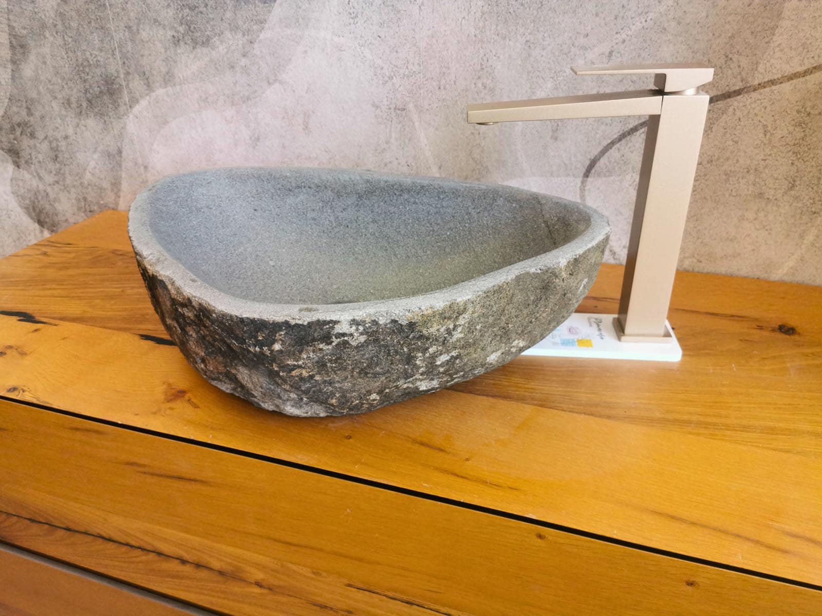 Lavabo in pietra per bagno  Misura 53x38x16cm