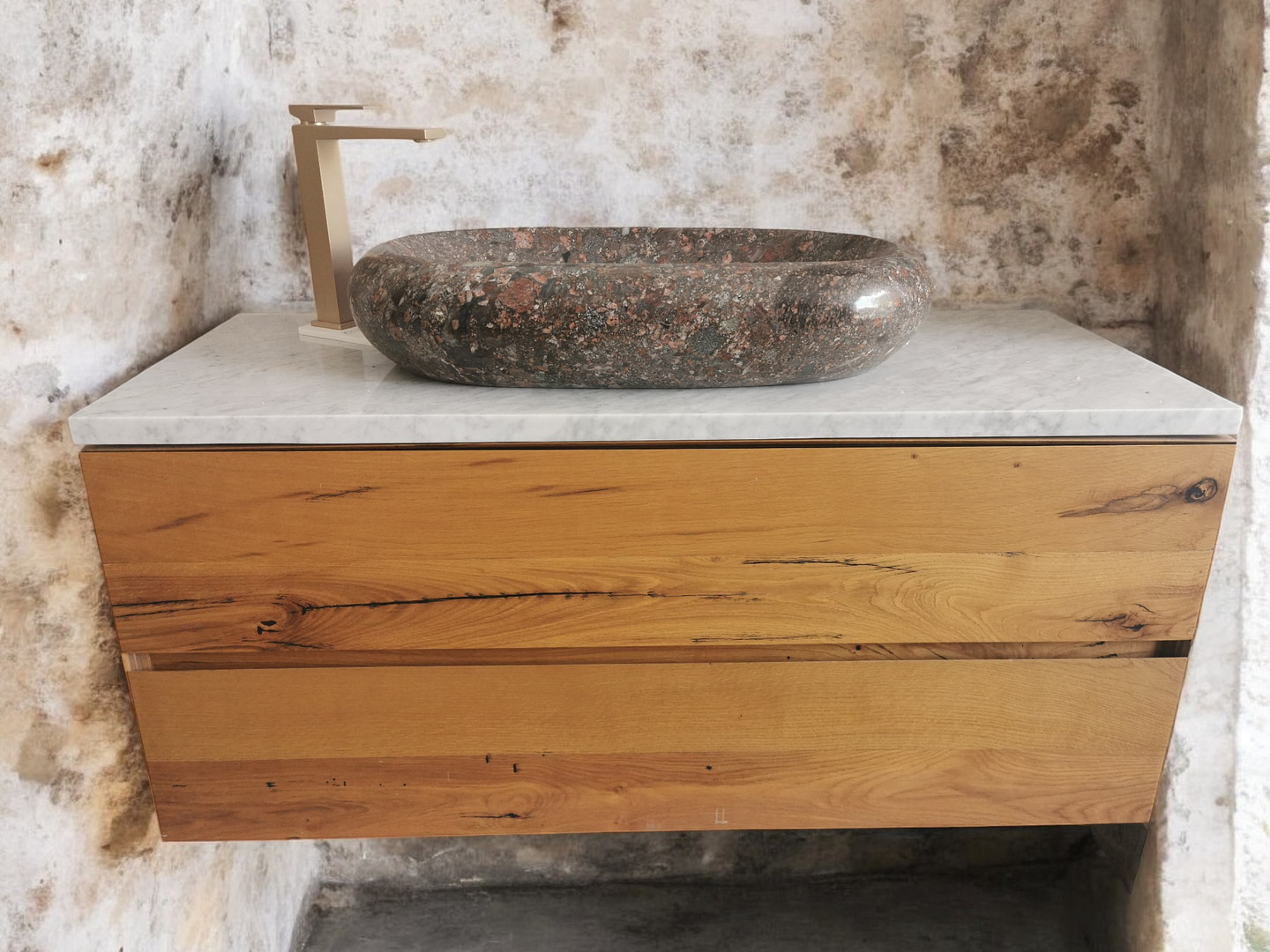 lavabo da appoggio colorato rosso