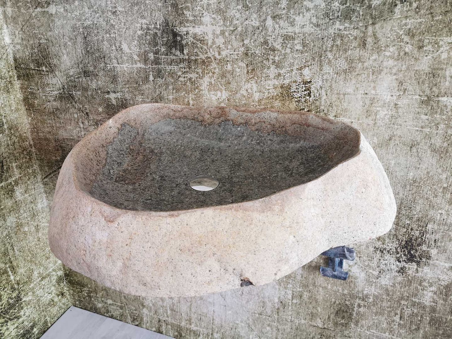 bagni con lavabo in pietra