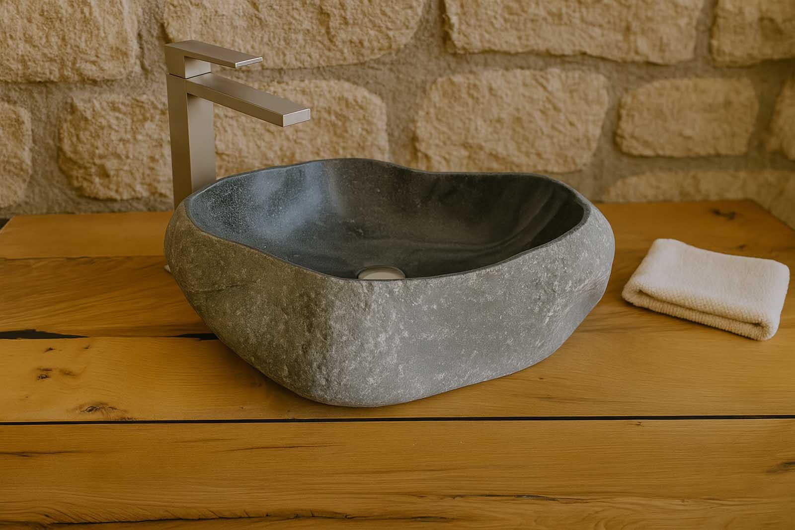 lavabo in pietra di fiume