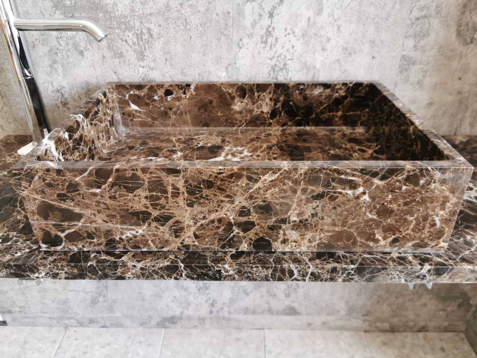 vasque à poser rectangulaire de couleur marron mesurant 60×40 cm