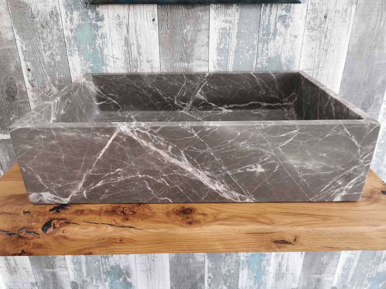 vasque de salle de bain à poser design en marbre gris mat, coloré.