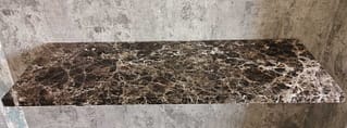 Badezimmerregal, Badezimmerplatte aus dunkelbraunem Emperador-Marmor mit den Maßen 120 x 45 cm