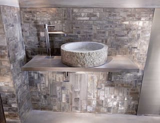 Lavabo rotondo rustico in  granito grezzo  Misura 48x48x15cm