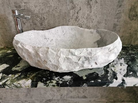 lavabo de salle de bain en marbre blanc de carrare, ovale, couleur claire, taille 60 cm, rustique vieilli