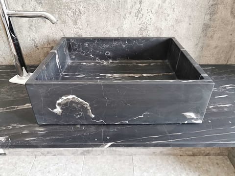 vasque à poser moderne en marbre noir, taille 70x40 cm, finition mate, couleur gris clair