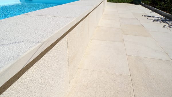 Bordo piscina in quarzite Cream (Waterproof)