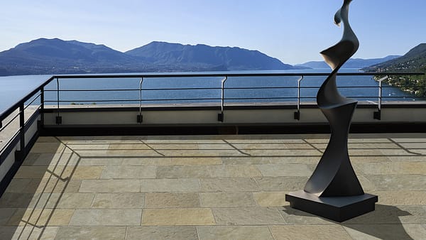 Pavimento in pietra Versilia Brown